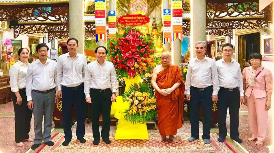 Chúc mừng Phật đản đến Hòa thượng Thích Thiện Tâm - Ảnh: Tâm Xuân Chúc mừng Phật đản đến Hòa thượng Thích Thiện Tâm - Ảnh: Tâm Xuân