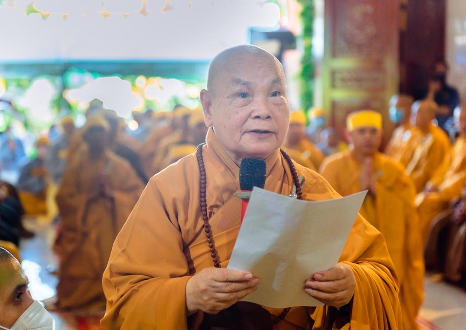 Hòa thượng Thích Thiện Nhơn đọc lời tưởng niệm của Trung ương Giáo hội Hòa thượng Thích Thiện Nhơn đọc lời tưởng niệm của Trung ương Giáo hội