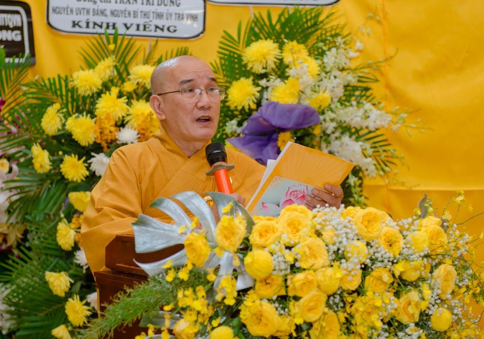 Thượng tọa Thích Lệ Lạc cảm tạ Thượng tọa Thích Lệ Lạc cảm tạ