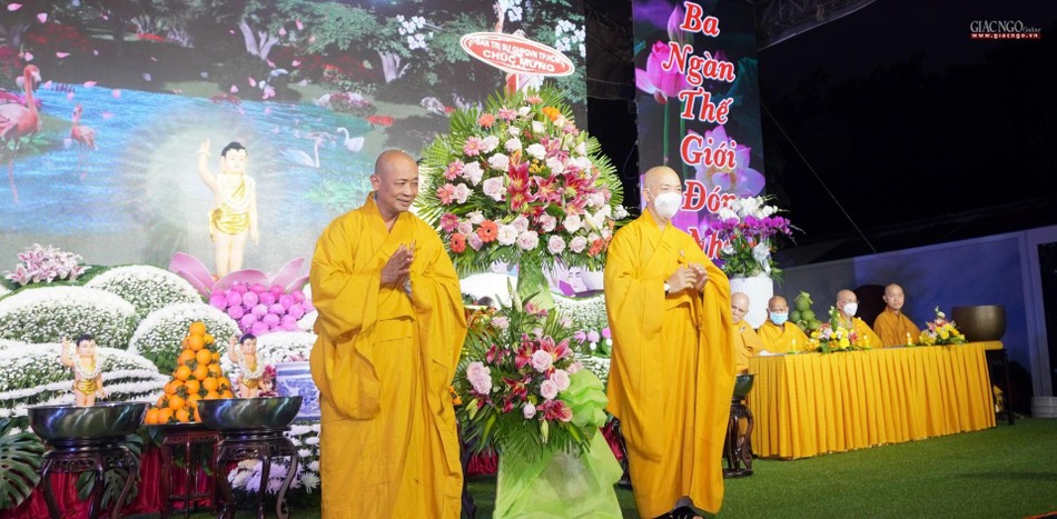 Lẵng hoa chúc mừng Phật đản của Phật giáo TP.HCM Lẵng hoa chúc mừng Phật đản của Phật giáo TP.HCM