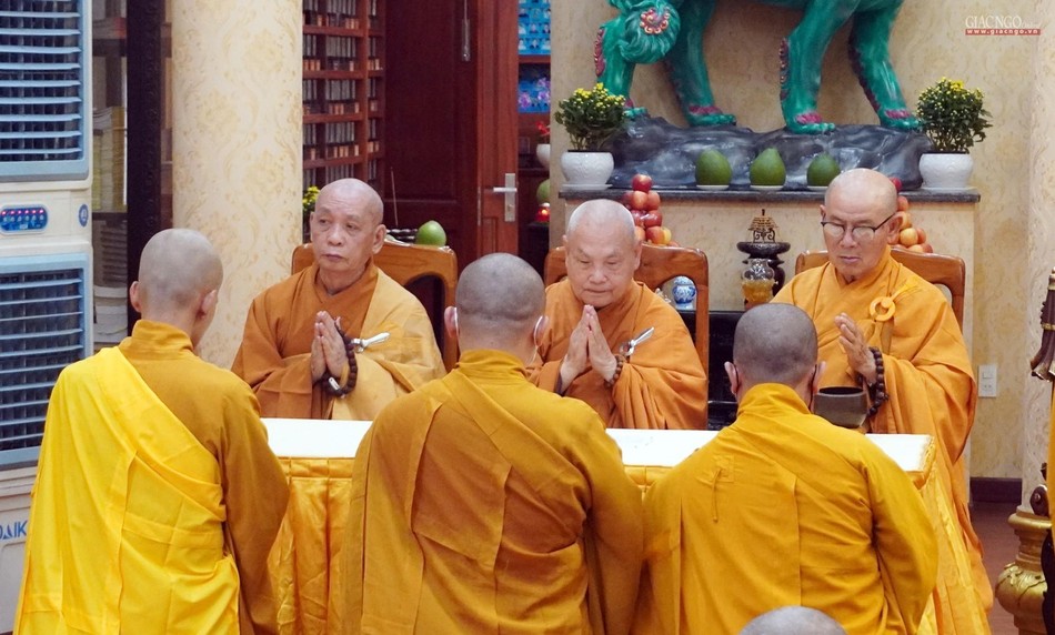 Chư Tăng tác pháp thọ an cư với chư Hòa thượng Chư Tăng tác pháp thọ an cư với chư Hòa thượng