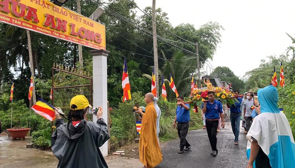 Đoàn rước Phật quay lại chùa Đoàn rước Phật quay lại chùa