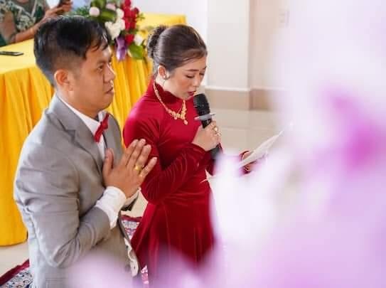 Đôi Phật tử Thanh Phúc và Huệ Ngọc phát nguyện Đôi Phật tử Thanh Phúc và Huệ Ngọc phát nguyện