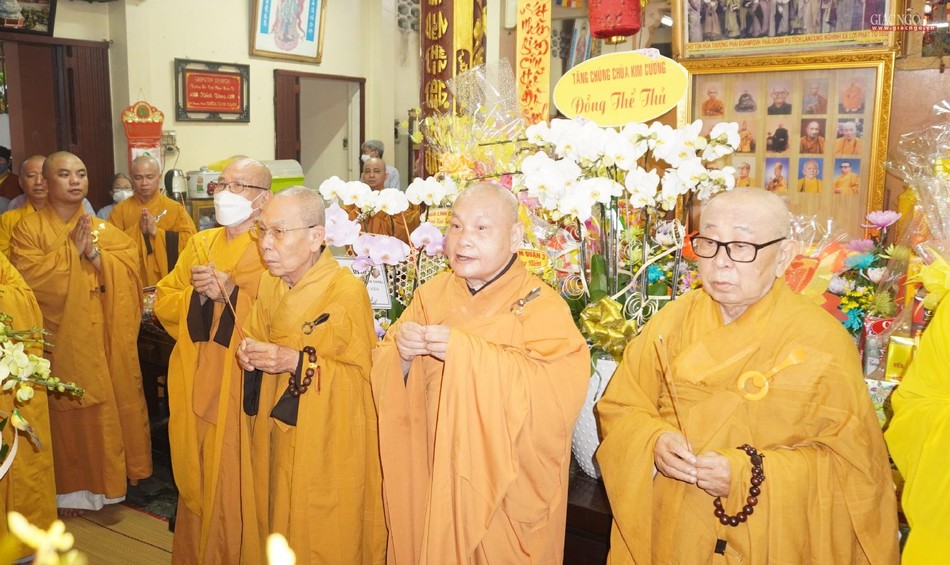Chư tôn đức niêm hương tưởng niệm Chư tôn đức niêm hương tưởng niệm