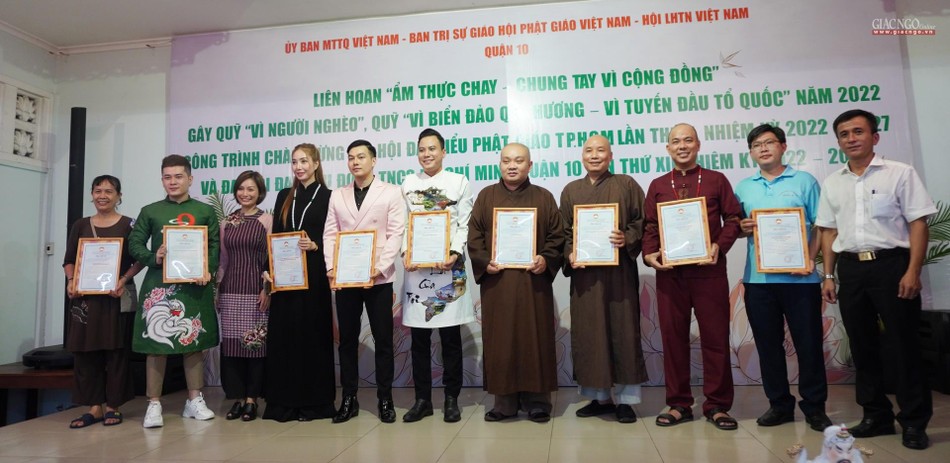 Cảm ơn đến chư tôn đức, các nhà hàng chay, ca sĩ tham gia chương trình Cảm ơn đến chư tôn đức, các nhà hàng chay, ca sĩ tham gia chương trình