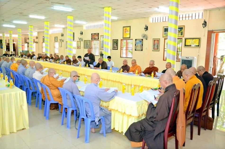 Đại đức Thích Thiện Hậu, Phó Thư ký kiêm Chánh Văn phòng Ban Trị sự GHPGVN TP.Cần Thơ trình bày kế hoạch tổ chức và phân công trong Đại giới đàn Đại đức Thích Thiện Hậu, Phó Thư ký kiêm Chánh Văn phòng Ban Trị sự GHPGVN TP.Cần Thơ trình bày kế hoạch tổ chức và phân công trong Đại giới đàn