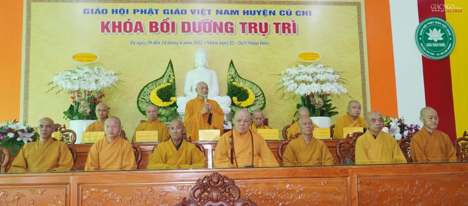 Hòa thượng Thích Minh Thông ban đạo từ chứng minh Hòa thượng Thích Minh Thông ban đạo từ chứng minh