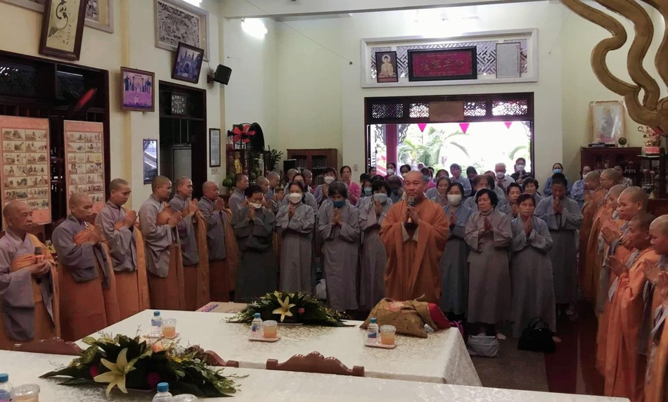 Cúng dường trường hạ Cúng dường trường hạ