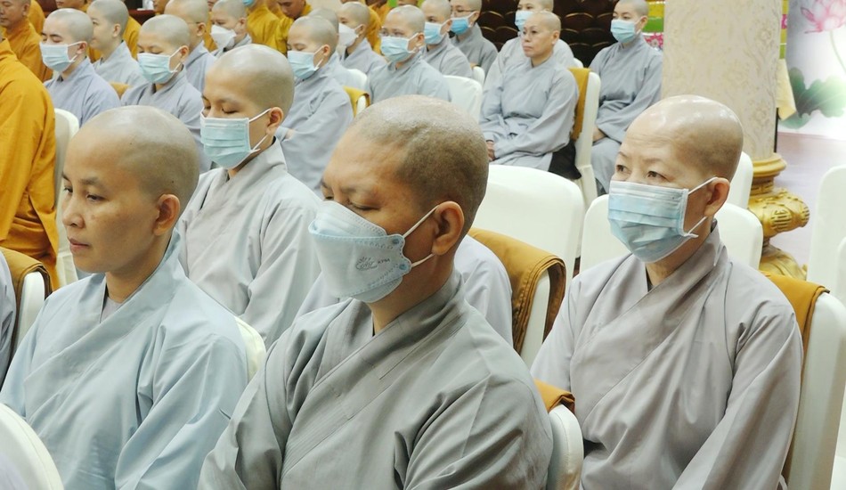 Chư Tăng Ni quận 3 về sinh hoạt sau kỳ bố-tát và cùng thính pháp - Ảnh: Lâm Huy Chư Tăng Ni quận 3 về sinh hoạt sau kỳ bố-tát và cùng thính pháp - Ảnh: Lâm Huy