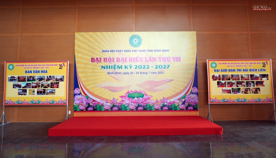 Không gian triển lãm bên ngoài hội trường