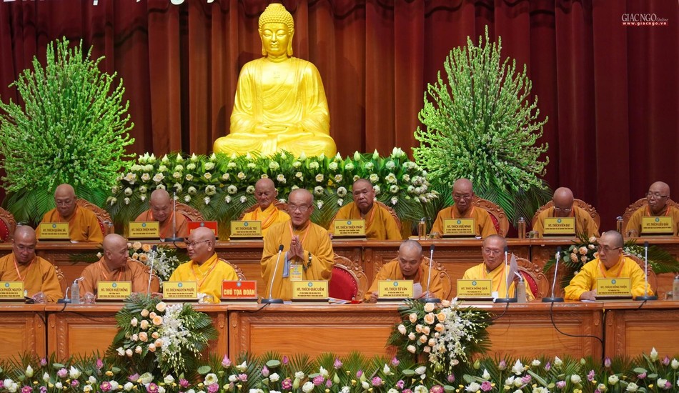 Hòa thượng Thích Giác Liêm điều hành phiên đại hội