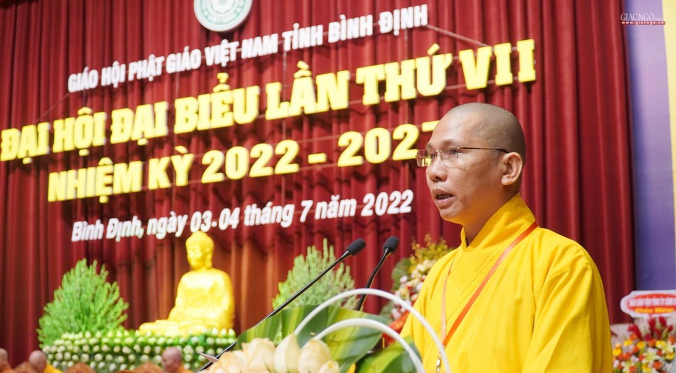 Đại đức Thích Đồng Kim, Phó Thư ký Ban Trị sự GHPGVN tỉnh đọc quyết định tặng Bằng tuyên dương công đức của Ban Trị sự GHPGVN tỉnh