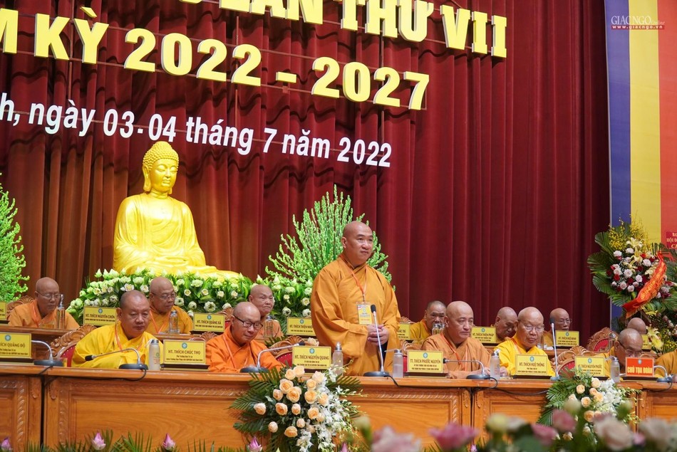 Thượng tọa Thích Phước Nguyên chủ tọa