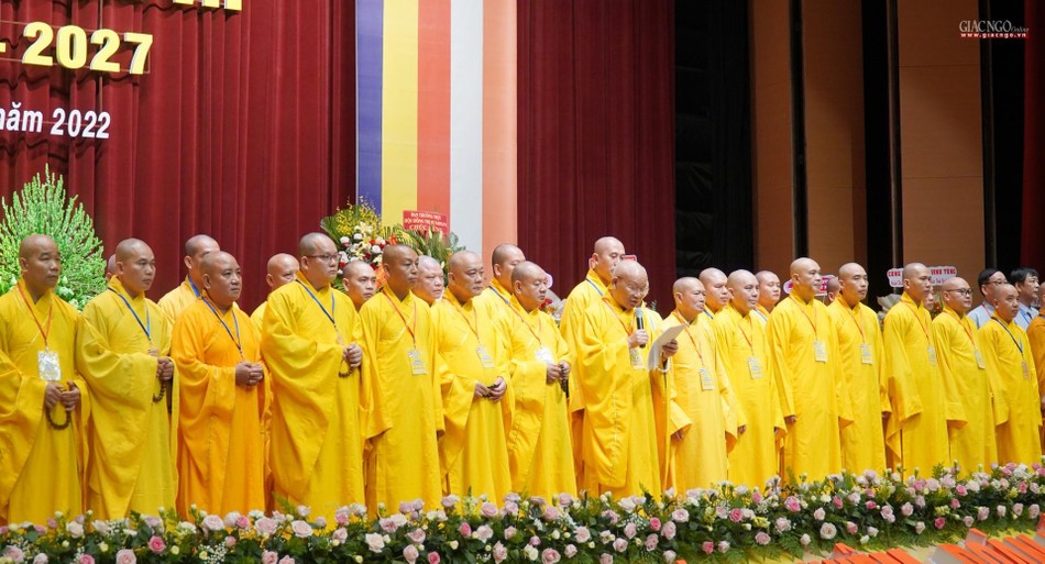 Hòa thượng Thích Nguyên Phước, tân Trưởng ban Trị sự GHPGVN tỉnh Bình Định nhiệm kỳ 2022-2027 thay mặt chư tôn đức phát biểu nhận nhiệm vụ