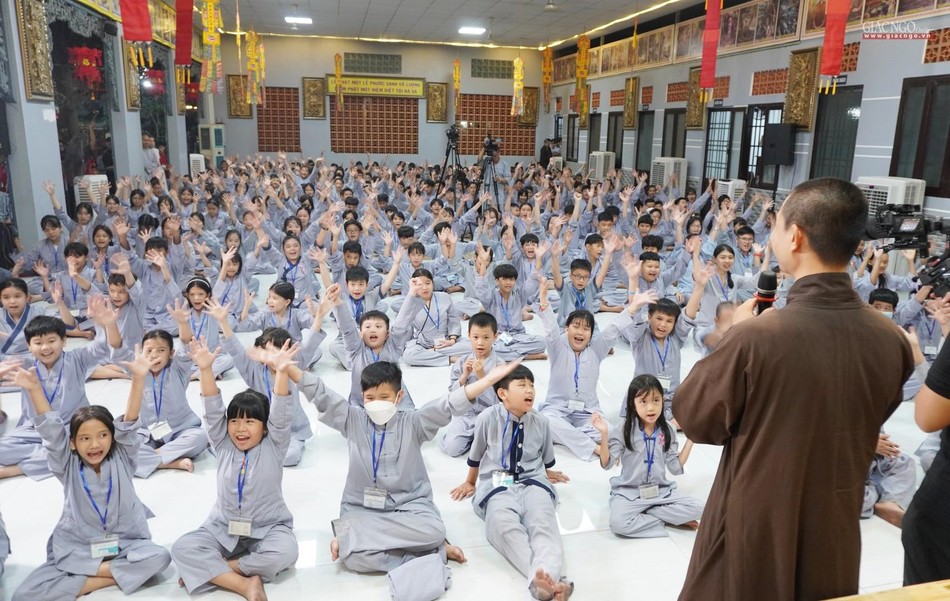 Quý thầy, tình nguyện viên hướng dẫn Quý thầy, tình nguyện viên hướng dẫn