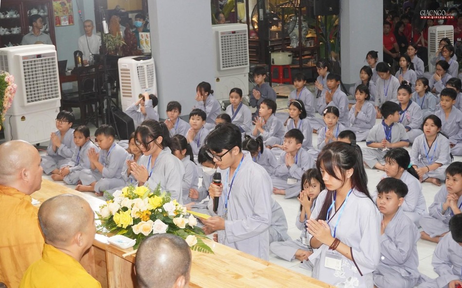 Khóa sinh dâng lời phát nguyện Khóa sinh dâng lời phát nguyện