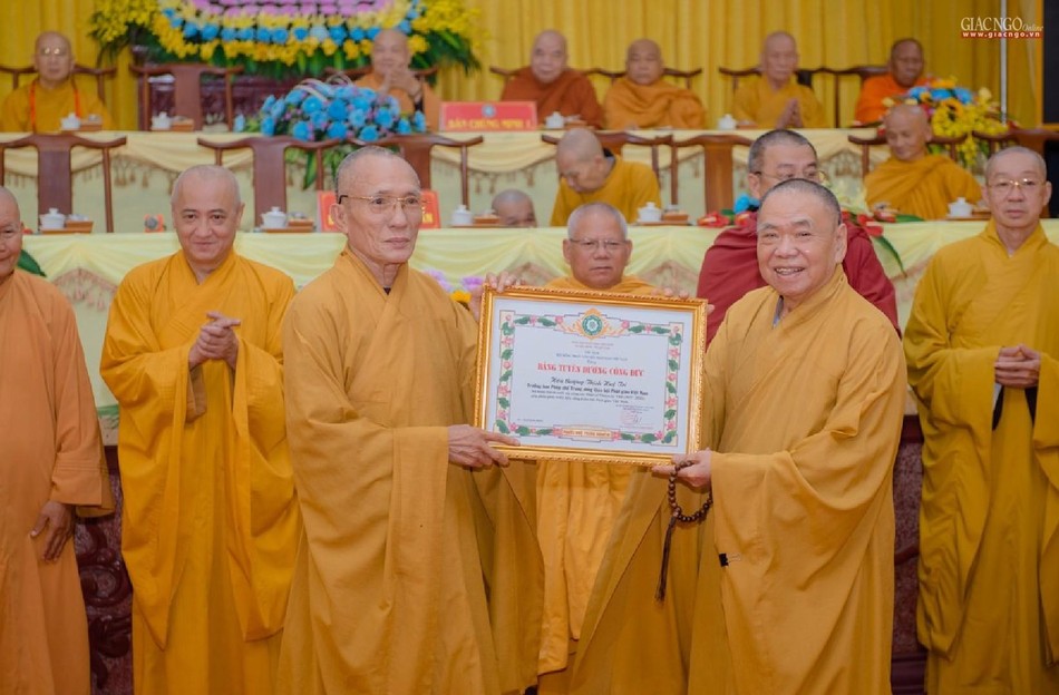 Hòa thượng Thích Thiện Pháp tặng Bằng tuyên dương công đức, Bằng công đức đến tập thể và thành viên hoạt động tích cực của 2 ban