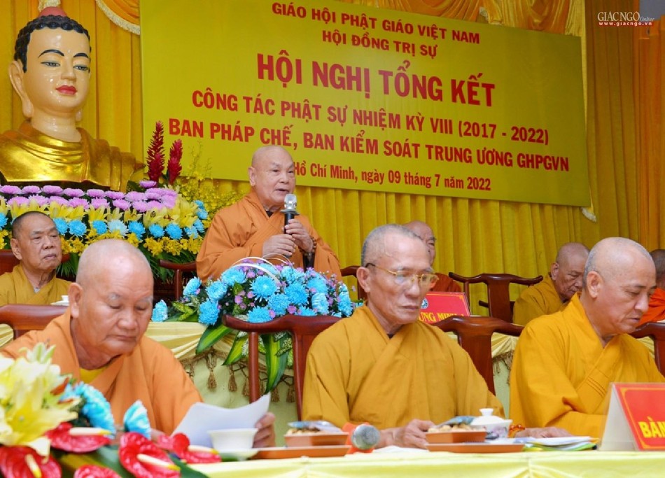 Hòa thượng Thích Thiện Nhơn ban đạo từ chứng minh, chỉ đạo tại hội nghị