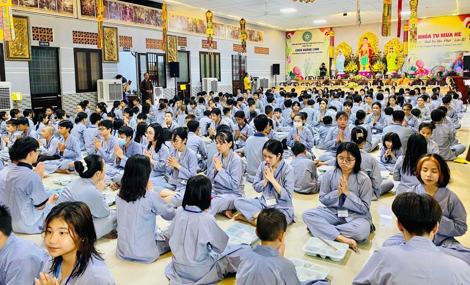 Tập ăn cơm trong chánh niệm