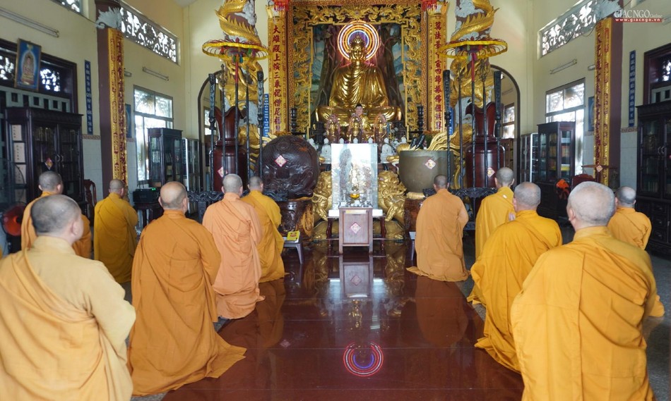 Trang nghiêm khóa lễ tại chánh điện Trang nghiêm khóa lễ tại chánh điện