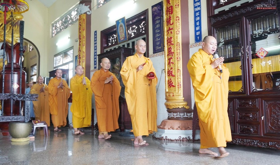 Kinh hành sau giờ quá đường Kinh hành sau giờ quá đường