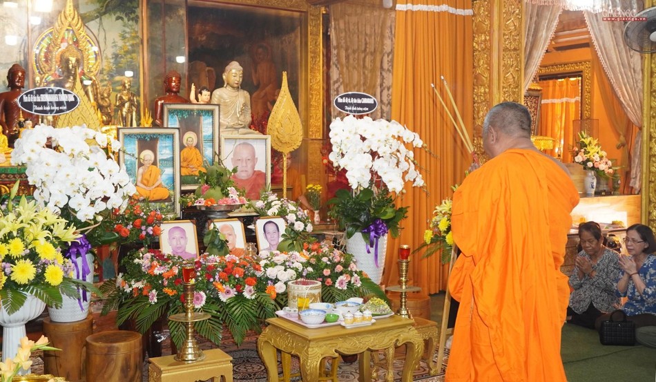 Tưởng chư tôn đức Tăng, chư tiền bối hữu công Tưởng chư tôn đức Tăng, chư tiền bối hữu công