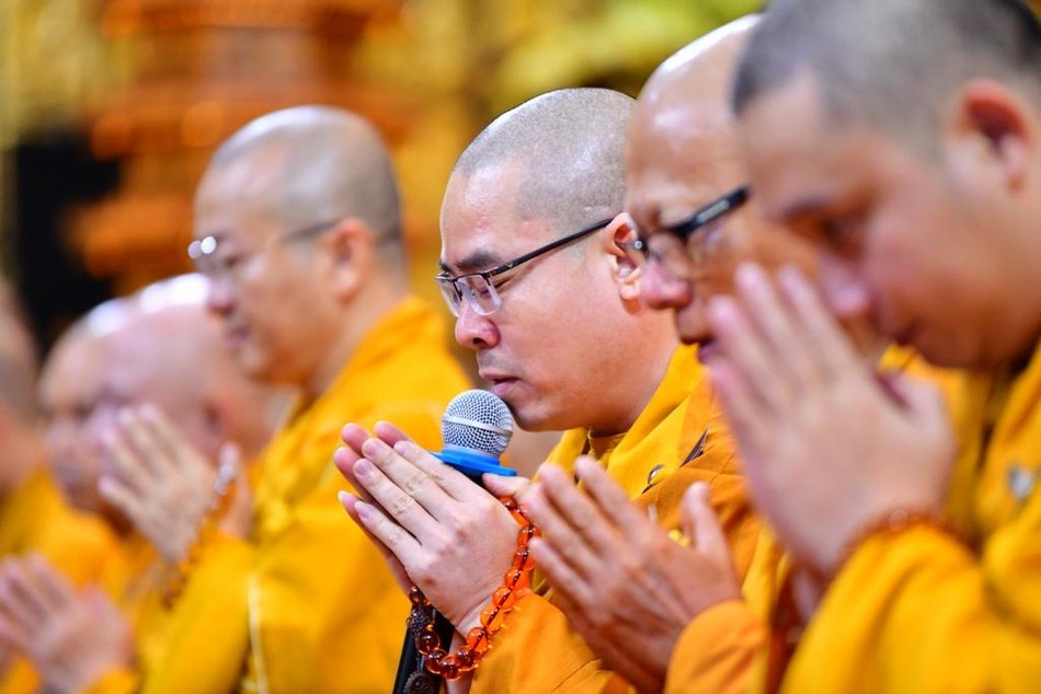 Khóa kinh cầu nguyện với sự tham dự của Tăng đoàn chùa Giác Ngộ, chùa Long Hưng Khóa kinh cầu nguyện với sự tham dự của Tăng đoàn chùa Giác Ngộ, chùa Long Hưng