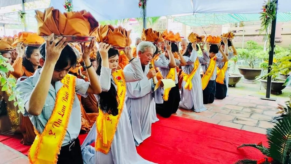 Tác bạch dâng y Tác bạch dâng y