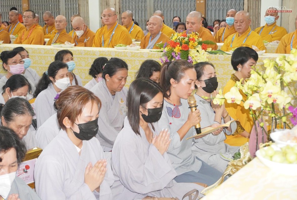 Tác bạch dâng y Tác bạch dâng y