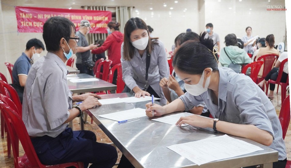 Nhiều bạn trẻ Gia đình Phật tử Vĩnh Nghiêm đăng ký hiến máu Nhiều bạn trẻ Gia đình Phật tử Vĩnh Nghiêm đăng ký hiến máu