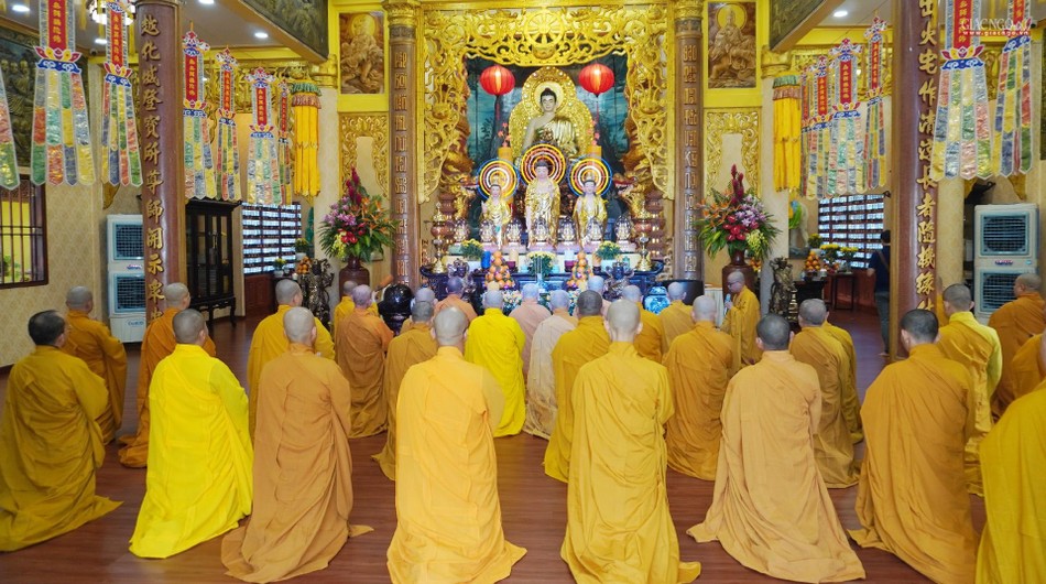 Trang nghiêm khóa lễ