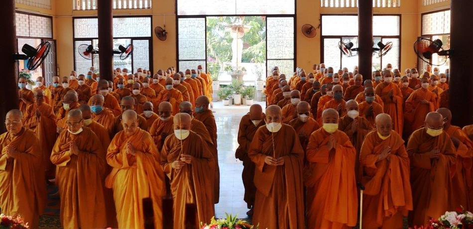 Chư Ni trưởng niêm hương lễ Phật Chư Ni trưởng niêm hương lễ Phật
