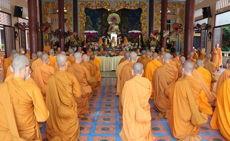 Thành kính cầu thọ nhận giới pháp Thành kính cầu thọ nhận giới pháp