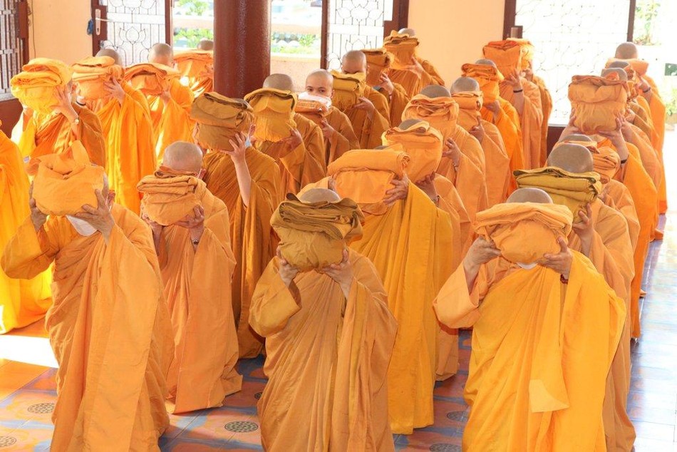 Các giới tử thọ lãnh y bát Các giới tử thọ lãnh y bát
