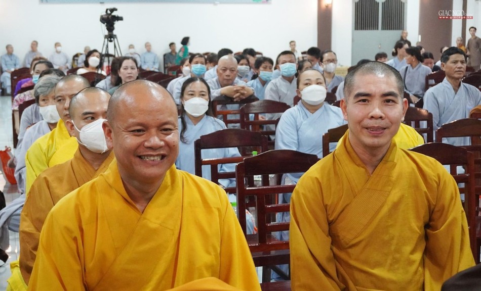 Đông đảo chư Tăng và Phật tử tham dự Đông đảo chư Tăng và Phật tử tham dự