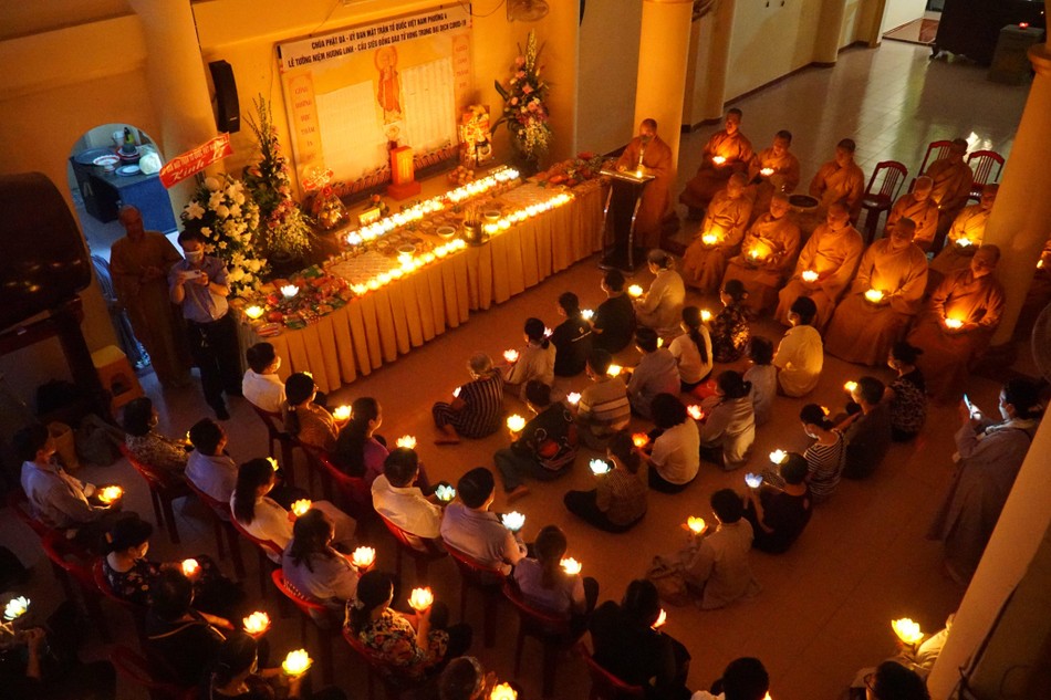 Lễ tưởng niệm đồng bào tử vong trong đại dịch Covid-19 tối 17-8 tại chùa Phật Đà
