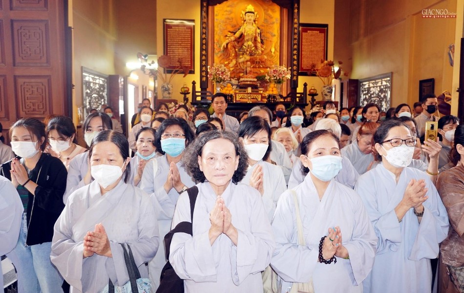 Phật tử tham dự lễ Phật tử tham dự lễ