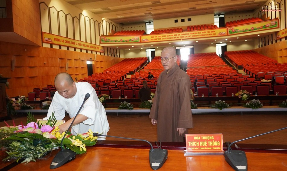 Sắp xếp bảng tên khách mời