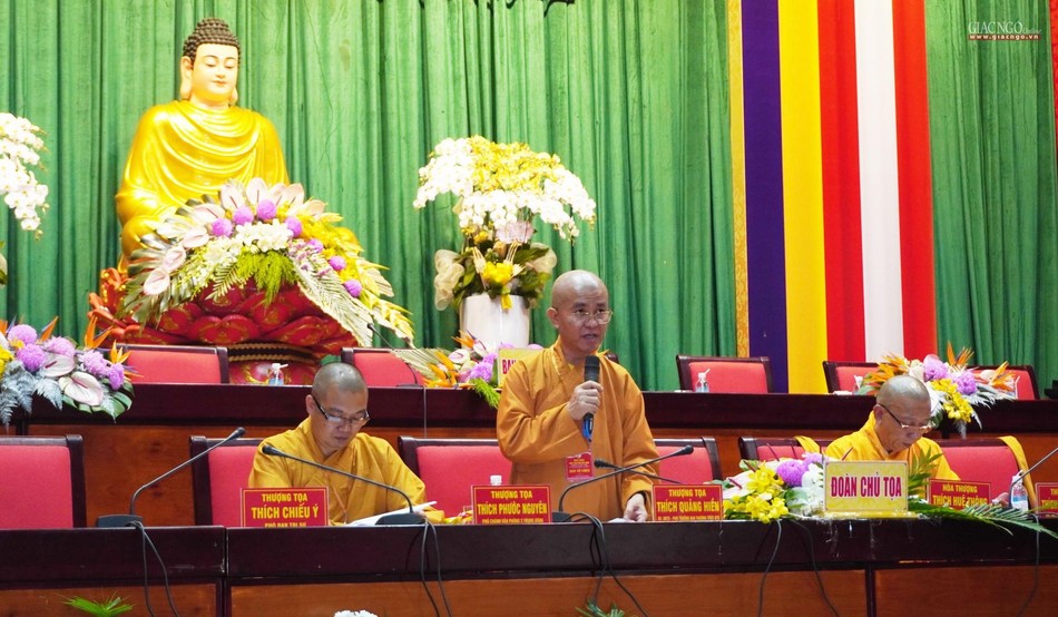 Thượng tọa Thích Quảng Hiền chủ tọa