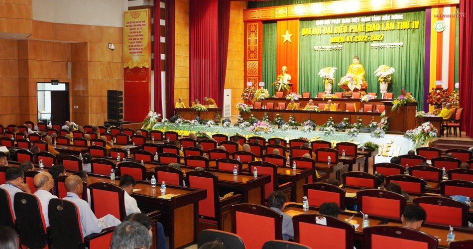 Trang nghiêm phiên họp trù bị