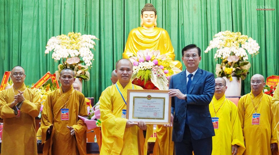 Có 10 cá nhân được nhận Bằng khen của Ủy ban Nhân dân tỉnh Có 10 cá nhân được nhận Bằng khen của Ủy ban Nhân dân tỉnh