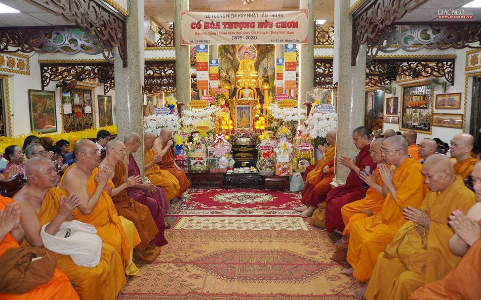 Chư tôn đức trong khóa lễ tưởng niệm