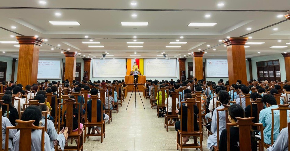 Có gần 200 bạn trẻ tham dự ngày tu an lạc lần một tại tu viện Vĩnh Nghiêm Có gần 200 bạn trẻ tham dự ngày tu an lạc lần một tại tu viện Vĩnh Nghiêm