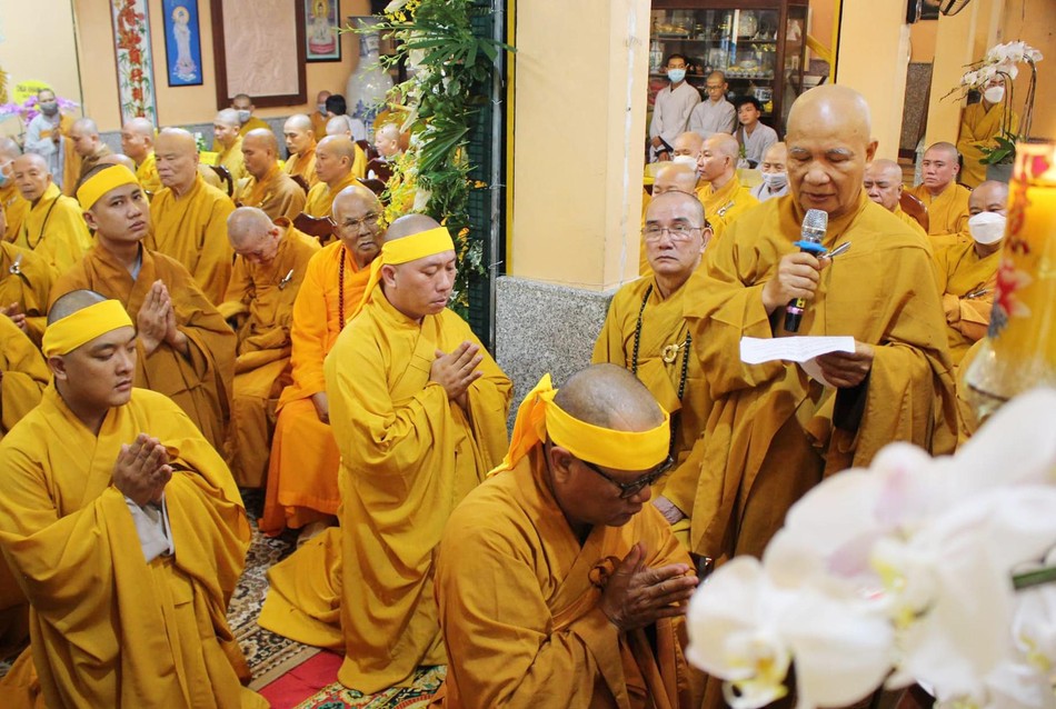 Hòa thượng Thích Phước Hùng đọc điếu văn tưởng niệm của Ban Trị sự GHPGVN huyện Tam Bình Hòa thượng Thích Phước Hùng đọc điếu văn tưởng niệm của Ban Trị sự GHPGVN huyện Tam Bình