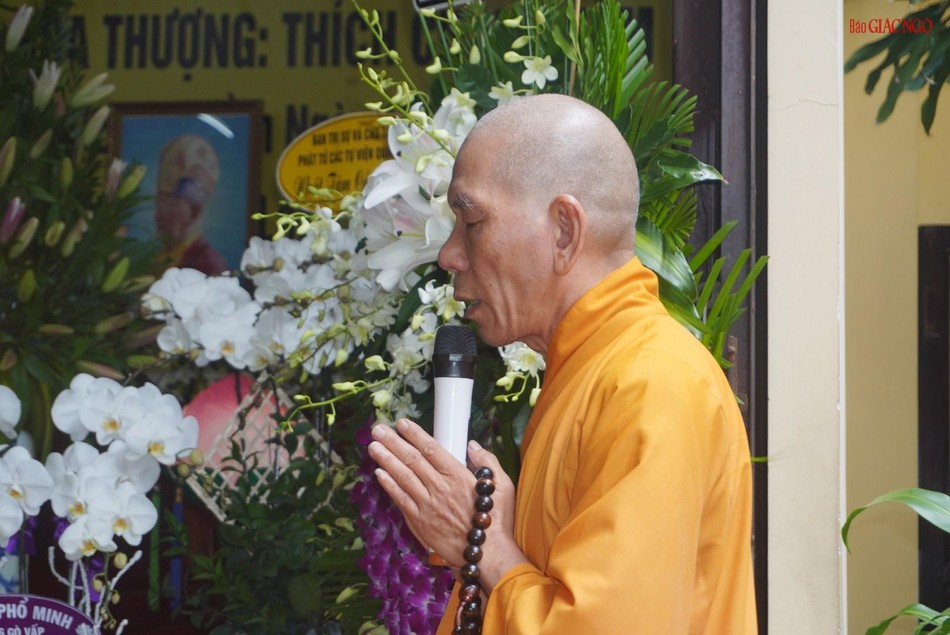 Thượng tọa Thích Giác Trí cảm tạ Thượng tọa Thích Giác Trí cảm tạ