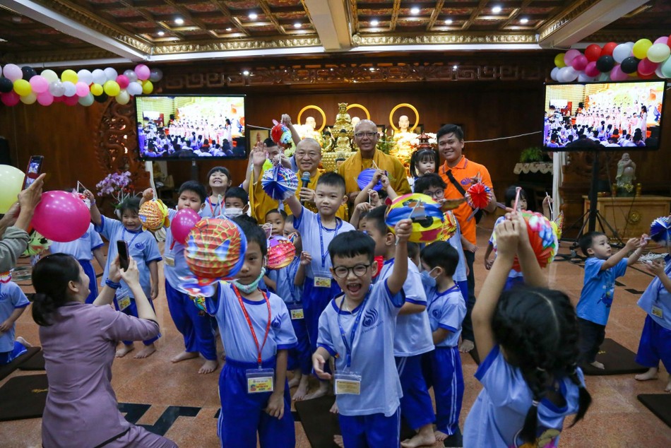 Niềm vui rước đèn trung thu