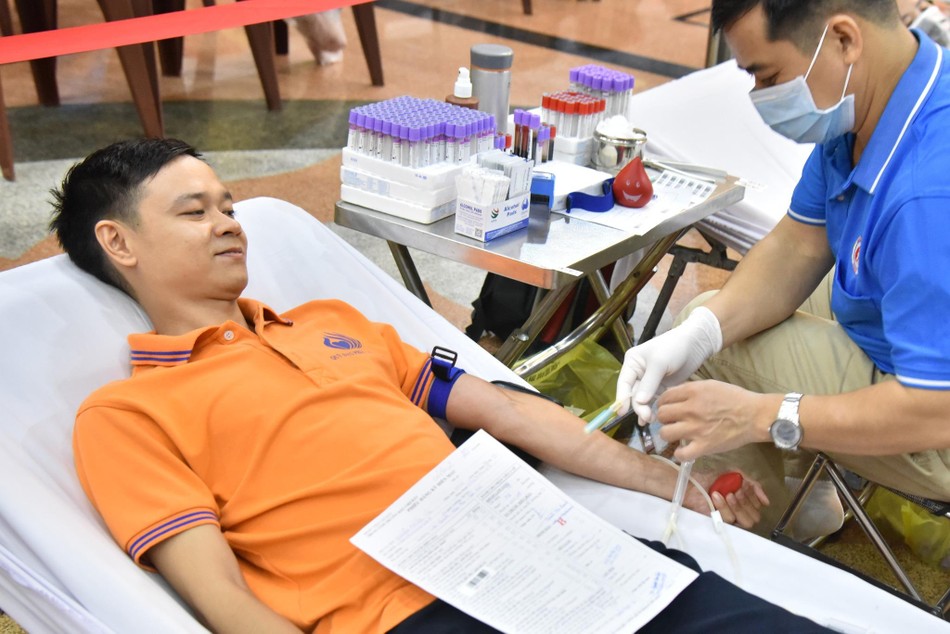 Niềm vui khi được tham gia hiến máu nhân đạo cứu người Niềm vui khi được tham gia hiến máu nhân đạo cứu người