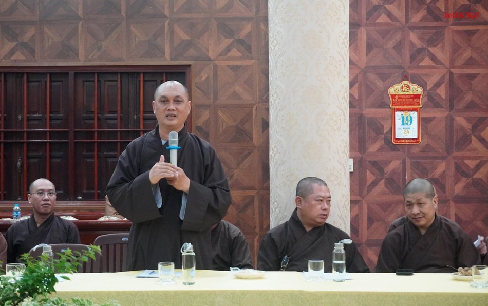 Thượng tọa Thích Thiện Chơn báo cáo về Lớp sơ cấp Phật học quận Thượng tọa Thích Thiện Chơn báo cáo về Lớp sơ cấp Phật học quận