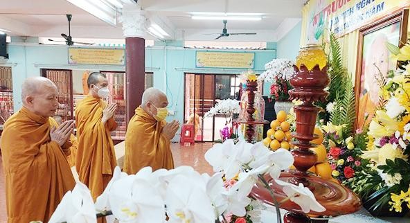 Hòa thượng Thích Giác Toàn, Phó Chủ tịch Hội đồng Trị sự, Viện trưởng Viện nghiên cứu Phật học Việt Nam, trụ trì tại Pháp viện Minh Đăng Quang, chư tôn đức tịnh xá Trung Tâm thắp hương tưởng niệm ngày 19-9 Hòa thượng Thích Giác Toàn, Phó Chủ tịch Hội đồng Trị sự, Viện trưởng Viện nghiên cứu Phật học Việt Nam, trụ trì tại Pháp viện Minh Đăng Quang, chư tôn đức tịnh xá Trung Tâm thắp hương tưởng niệm ngày 19-9