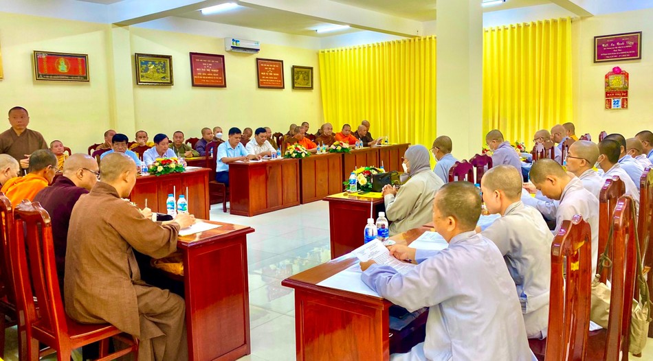 Chư tôn đức và đại diện các cấp chính quyền tham dự Chư tôn đức và đại diện các cấp chính quyền tham dự